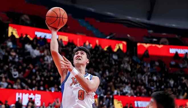 开元棋牌在线 李炎哲坐冷板凳吴冠希罚球打